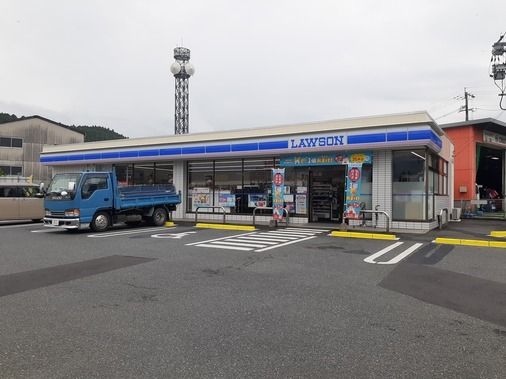近くのローソン日田若宮店まで390m（徒歩5分）