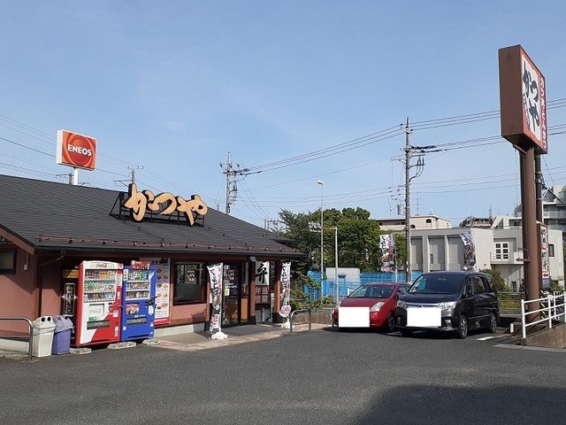 近くのかつやまで81m(徒歩2分)