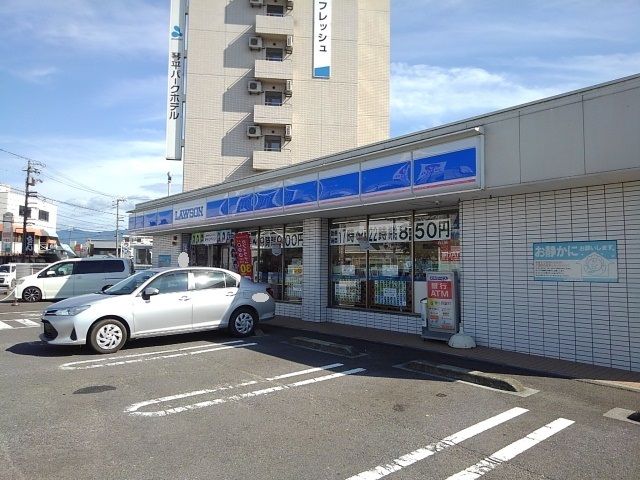 近くのローソン琴平町榎井店まで500m（徒歩7分）