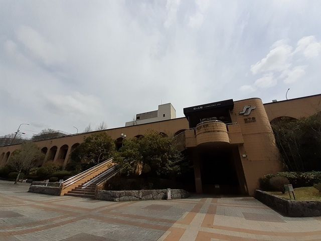 近くの仙台市営地下鉄旭ヶ丘駅まで650m（徒歩9分）