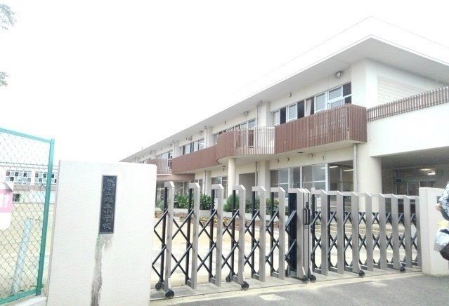 近くの仙台市立旭丘小学校まで270m（徒歩4分）