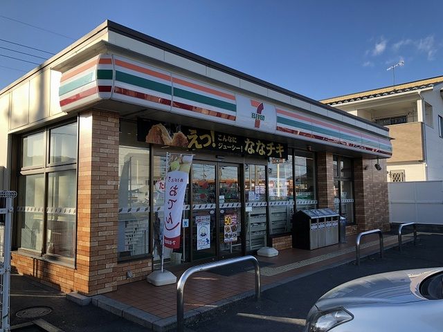 近くのセブンイレブン西栄店まで500m(徒歩7分)