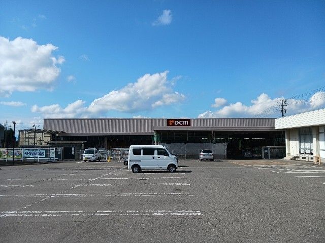 近くのDCM中野店まで550m（徒歩7分）