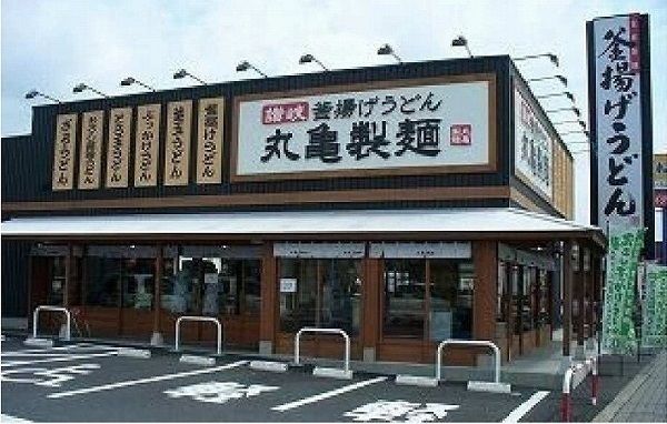 近くの飲食店まで140m（徒歩2分）