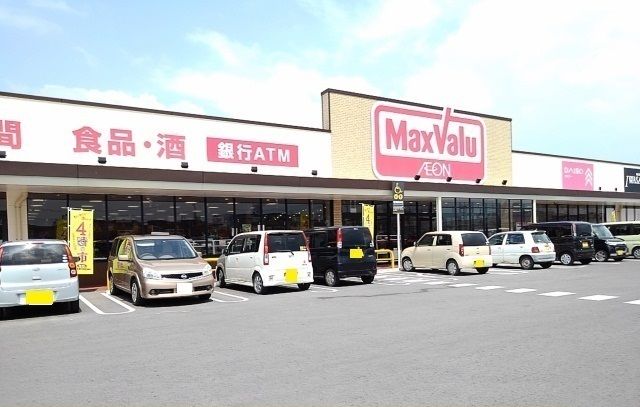 近くのマックスバリュ屋慶名店まで220m（徒歩3分）