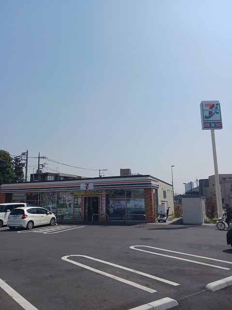 近くのコンビニまで40m（徒歩1分）