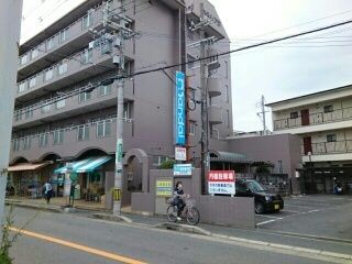 近くのスーパーまで1,180m（徒歩15分）