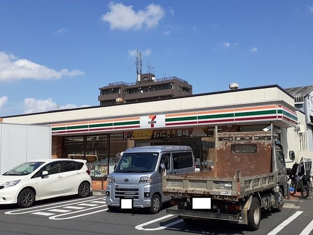 近くのセブンイレブンまで200m（徒歩3分）