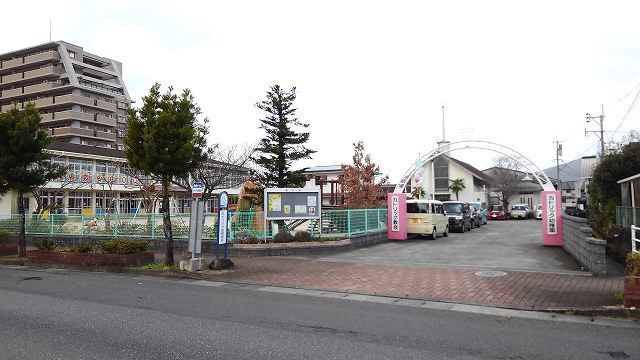 近くの伊万里カトリック保育園まで1,600m（徒歩20分）