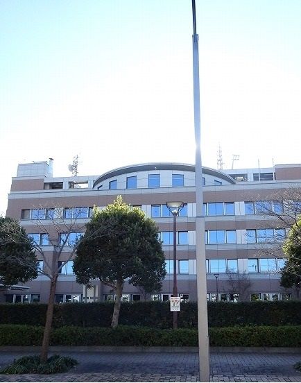 近くの昭島市役所まで800m（徒歩10分）