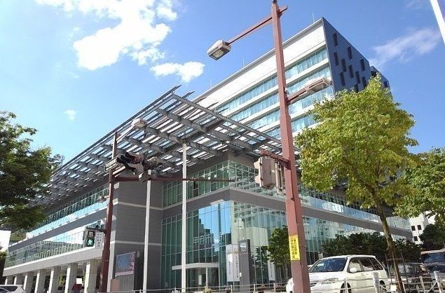 近くの甲府市役所まで1,100m（徒歩14分）