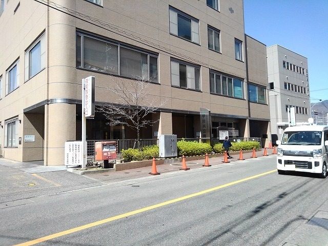 近くの甲府共立病院まで300m（徒歩4分）