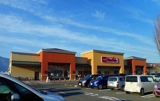 近くのマックスバリュ富士河口湖店まで700m(徒歩9分)