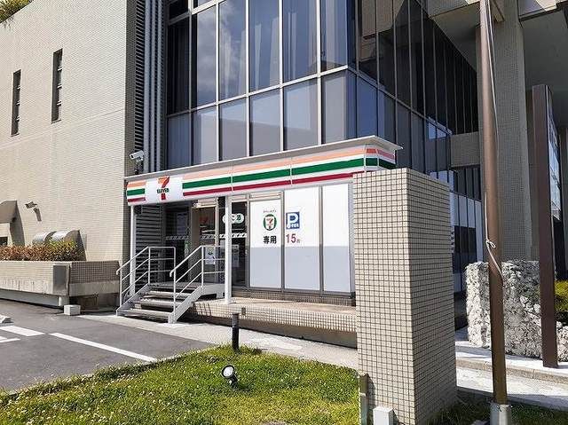近くのコンビニまで500m（徒歩7分）