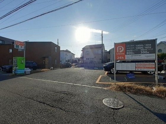 近くのコインパーキングまで30m（徒歩1分）