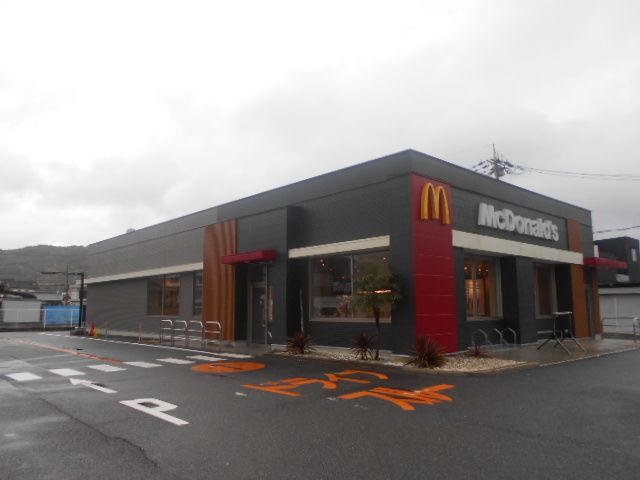 近くのマクドナルド42号線有田店様まで700m（徒歩9分）