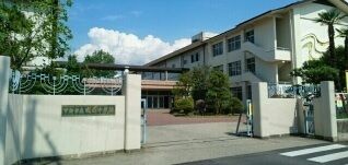 近くの甲府市立城南中学校まで1,200m（徒歩15分）