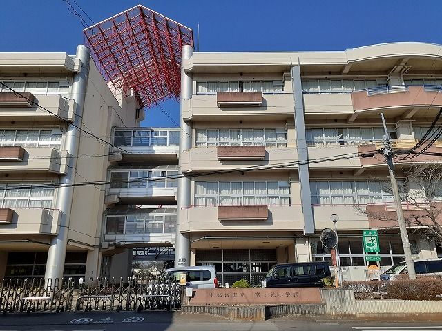 近くの宇都宮市立富士見小学校まで150m（徒歩2分）