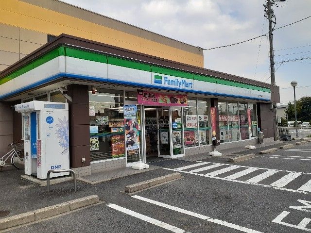 近くのファミリーマート桑名安永店まで300m(徒歩4分)