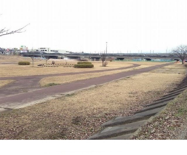 近くの御山緑地運動公園まで750m（徒歩10分）