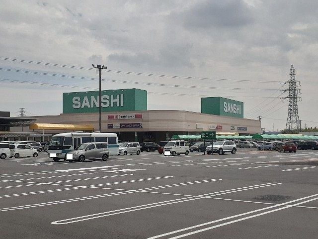 近くのスーパーサンシ桑名店まで1,200m（徒歩15分）