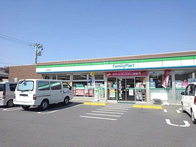 近くのファミリーマート尾道向東町店まで100m(徒歩2分)
