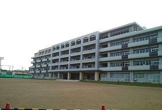 近くの仙台市立新田小学校まで1,000m（徒歩13分）