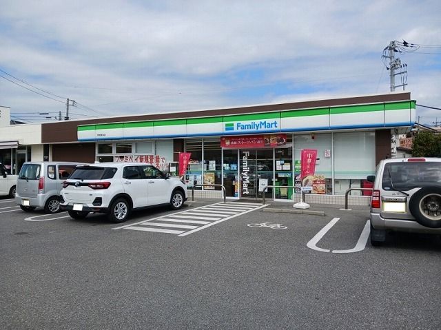 近くのファミリーマート甲府貢川店まで700m(徒歩9分)