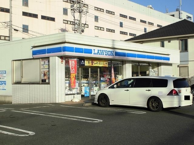 近くのコンビニまで650m（徒歩9分）