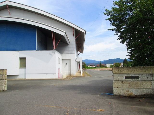 近くの糠野目小学校まで700m(徒歩9分)