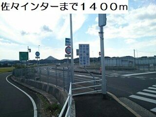 近くの施設まで1,400m（徒歩18分）