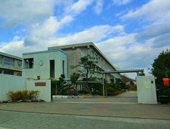 近くの広嶺中学校まで400m（徒歩5分）