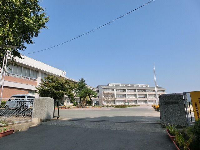 近くの城南中学校まで500m（徒歩7分）