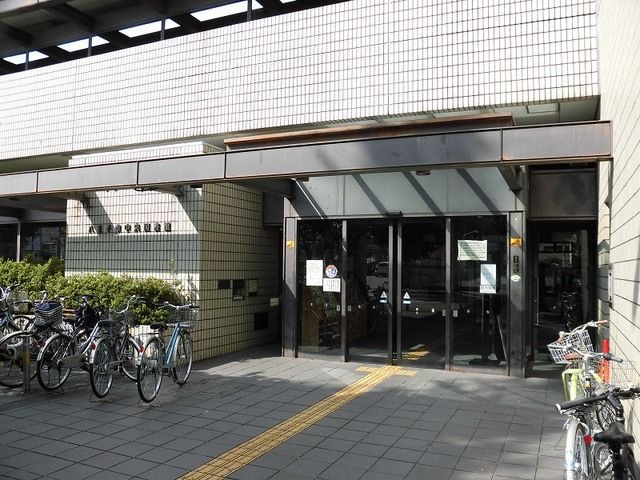 近くの中央図書館まで450m(徒歩6分)