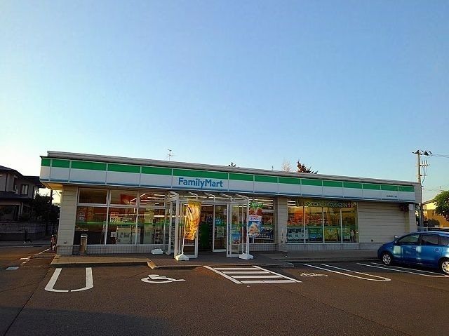近くのファミリーマート東通五丁目店まで280m（徒歩4分）
