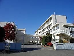 近くの深谷高等学校まで850m（徒歩11分）