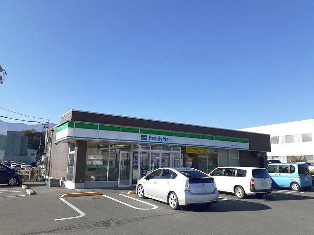 近くのコンビニまで450m（徒歩6分）