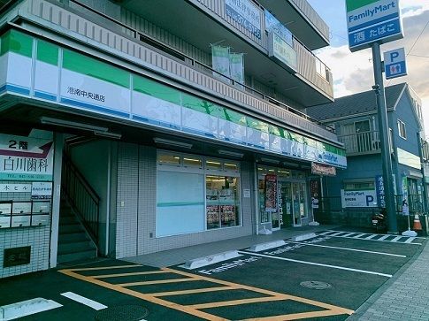 近くのファミリーマート港南中央通店まで48m(徒歩1分)