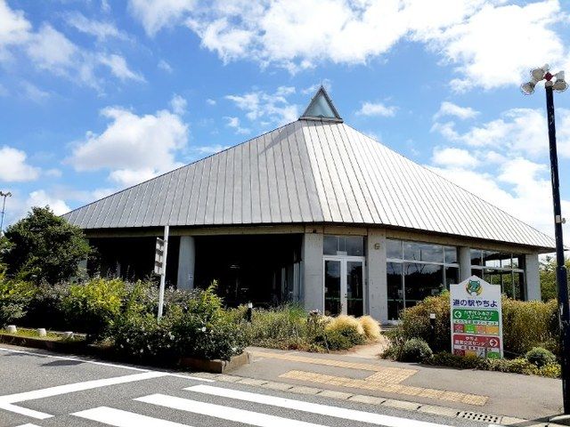近くの道の駅八千代まで1,600m(徒歩20分)