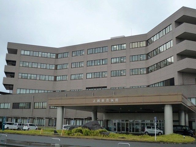 近くの上越総合病院まで1,200m（徒歩15分）