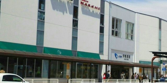 近くの伊勢原駅まで800m（徒歩10分）