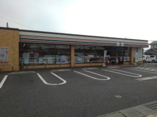 近くのセブンイレブン長野西尾張部店まで270m（徒歩4分）