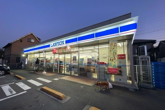 近くのコンビニまで450m（徒歩6分）