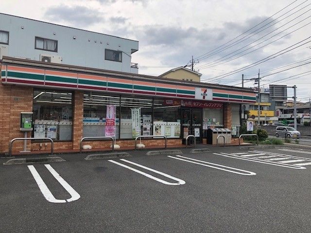 近くのコンビニまで500m（徒歩7分）