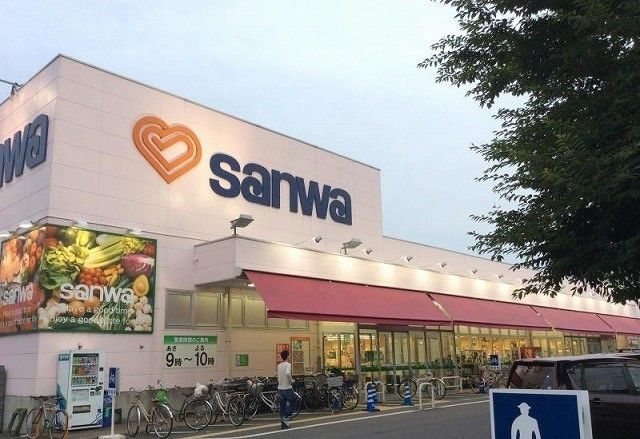 近くのスーパーまで700m（徒歩9分）