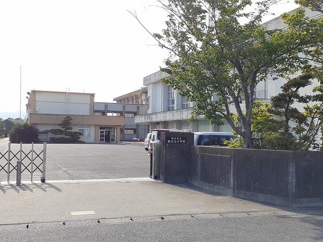 近くの稲沢市立  祖父江小学校まで1,219m（徒歩16分）