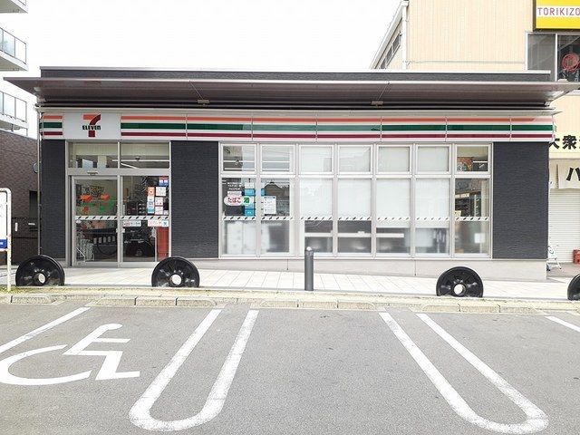 近くのセブンイレブン　岩倉駅東口店まで450m（徒歩6分）