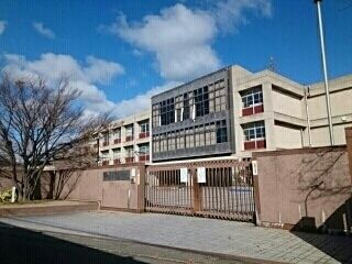 近くの若宮小学校まで330m（徒歩5分）