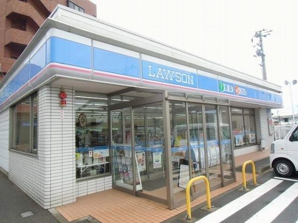 近くのローソンまで240m（徒歩3分）