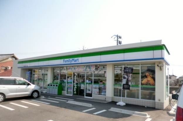 近くのコンビニまで600m（徒歩8分）